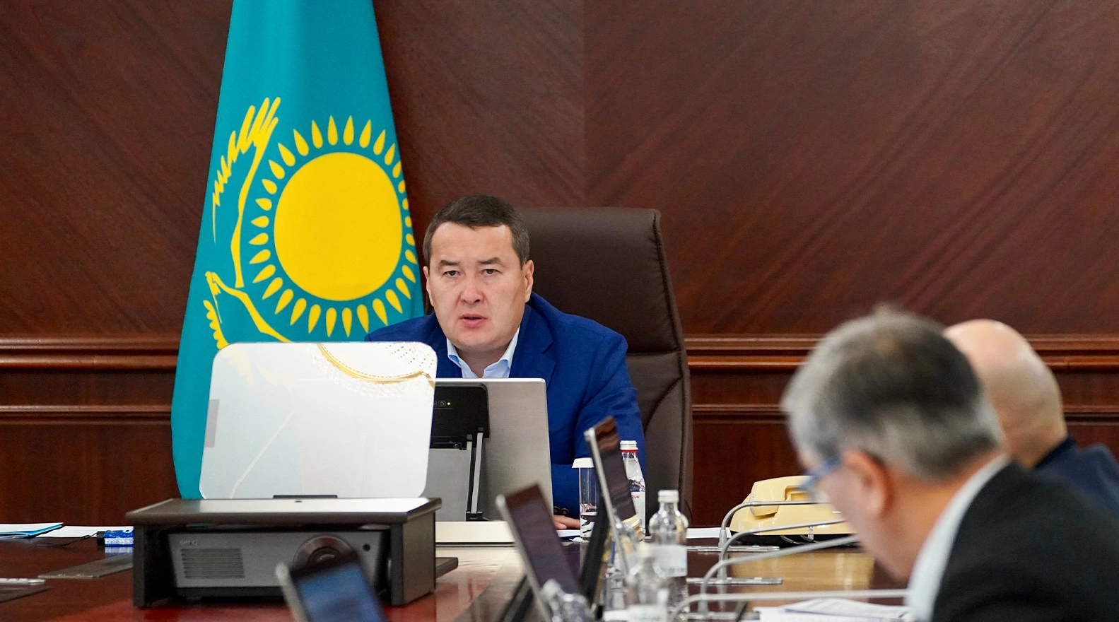 Экзамены 2024 казахстан. Премьер-министр Казахстана 2024. Правительство РК 2024. Заседание правительства. Премьер-министр Республики Казахстан в 2024 году.